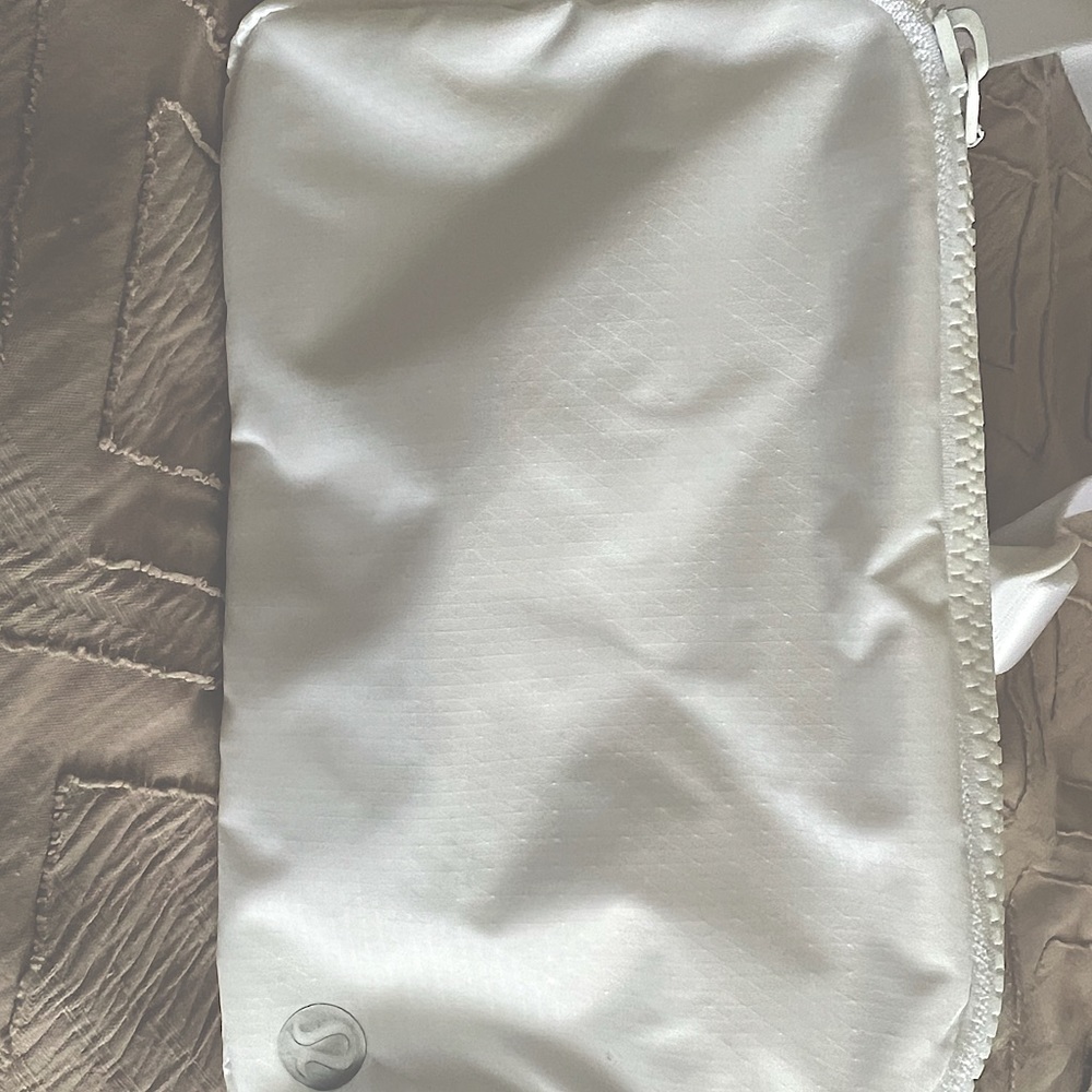 Lululemon Everywhere Belt Bag *BRAND NEW*